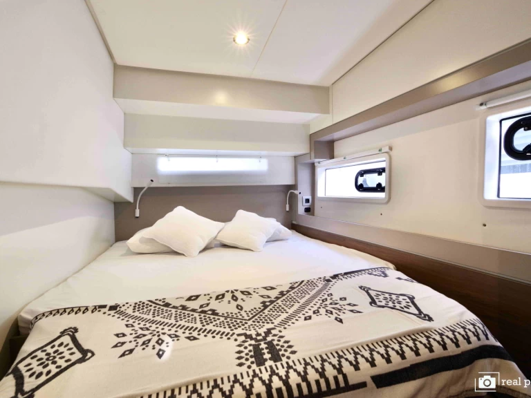 Charter a Bali Bali 4.2 in Castellammare di Stabia on Samboat