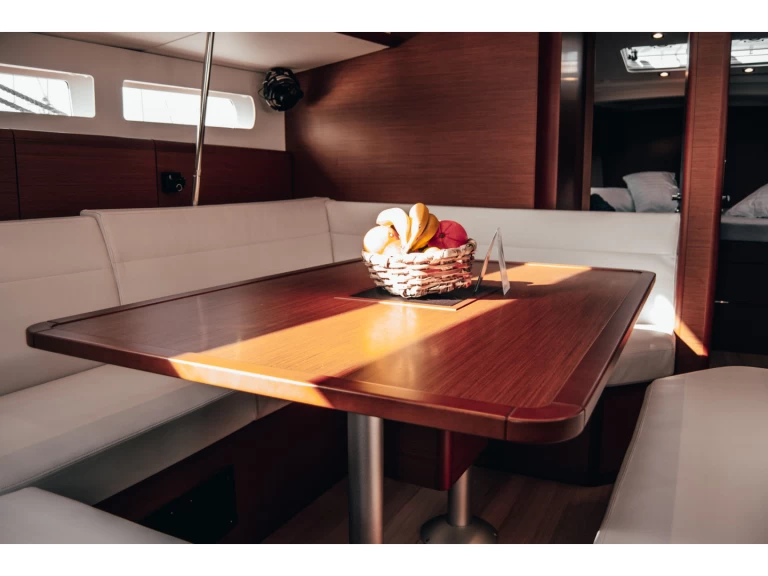 Hire Sailboat with or without skipper Jeanneau Arrecife