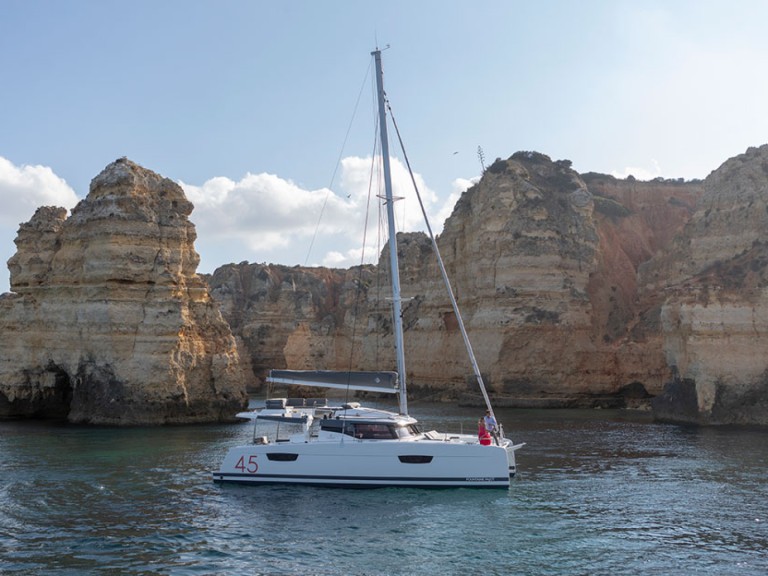 Hire Catamaran with or without skipper Fountaine Pajot Taranto