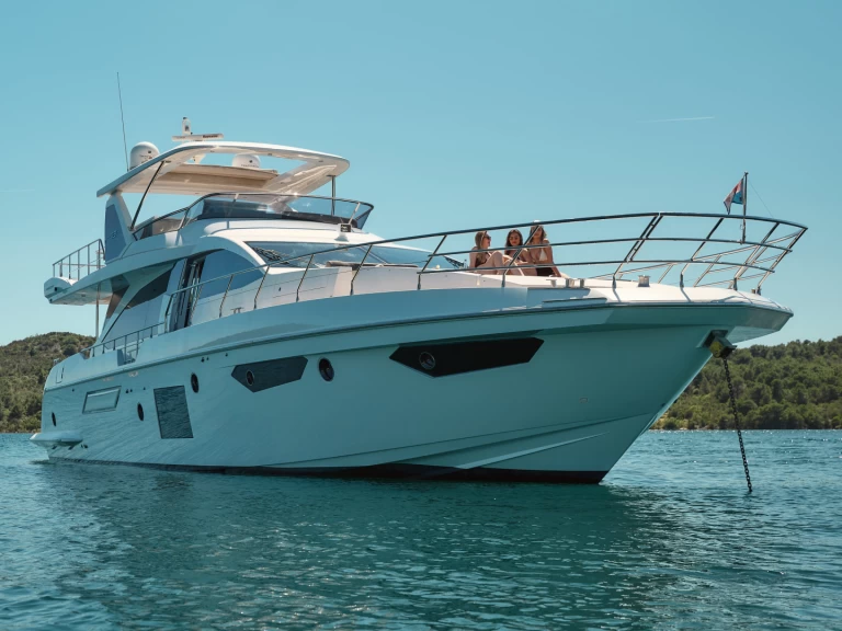 Yacht hire Split cheap Azimut 72