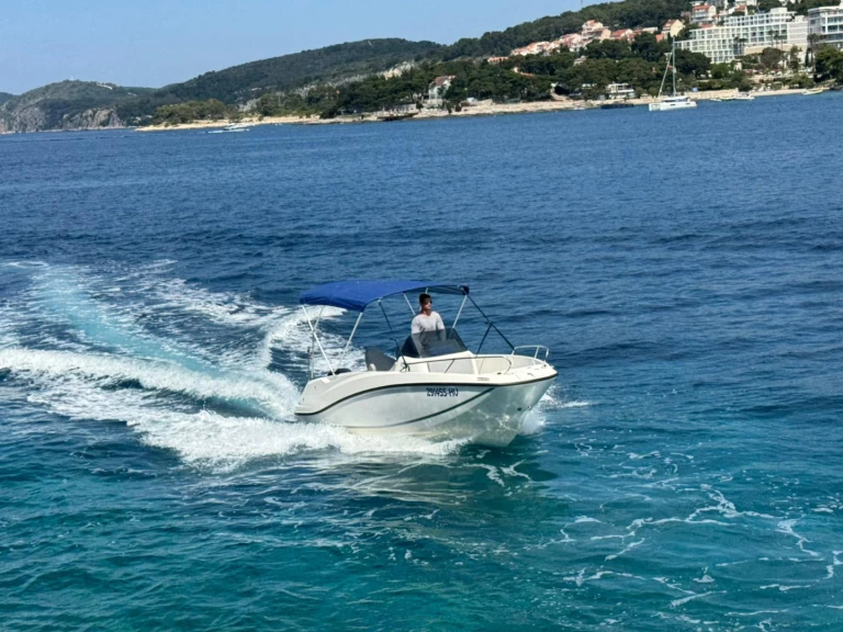 Charter a Quicksilver Activ 555 Open in Hvar on Samboat
