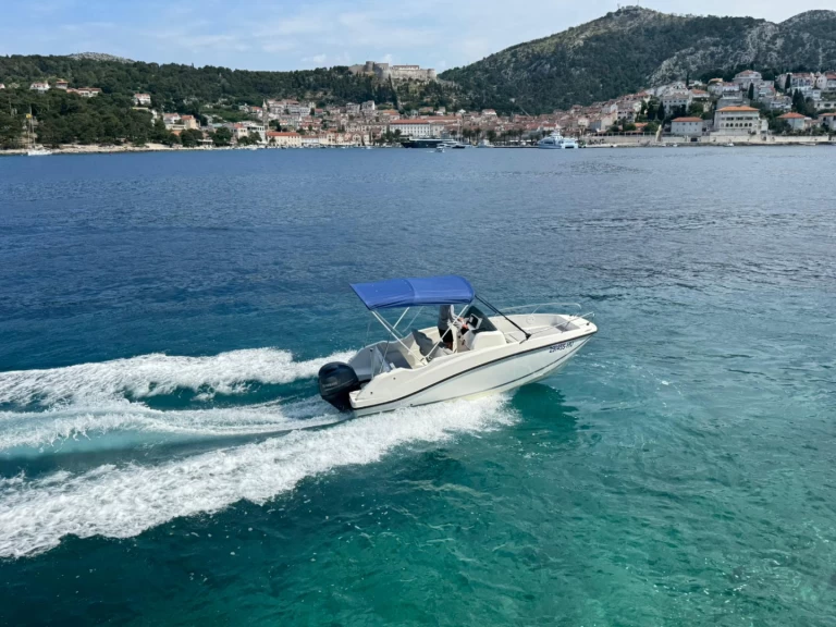 Motorboat hire in Hvar - Quicksilver Activ 555 Open