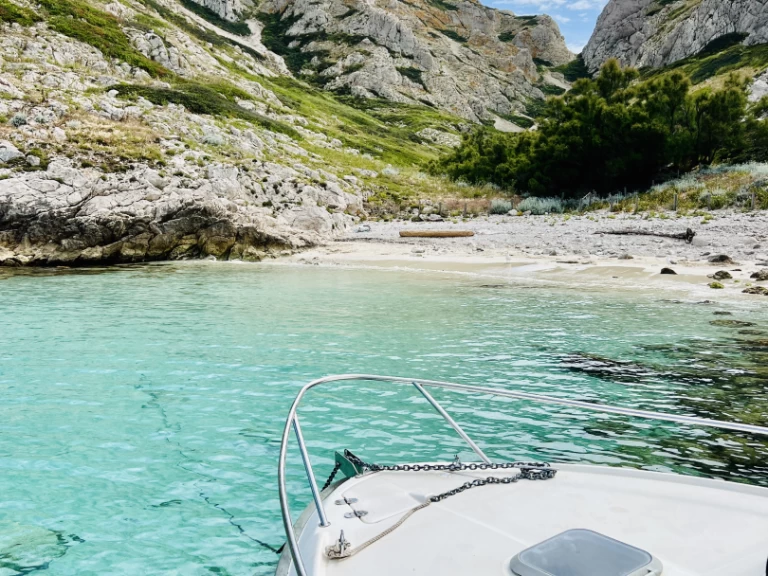 Hire Motorboat B2 Marine with a boat licence