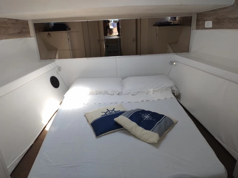 Motorboat to hire Porto Vallugola at the best price