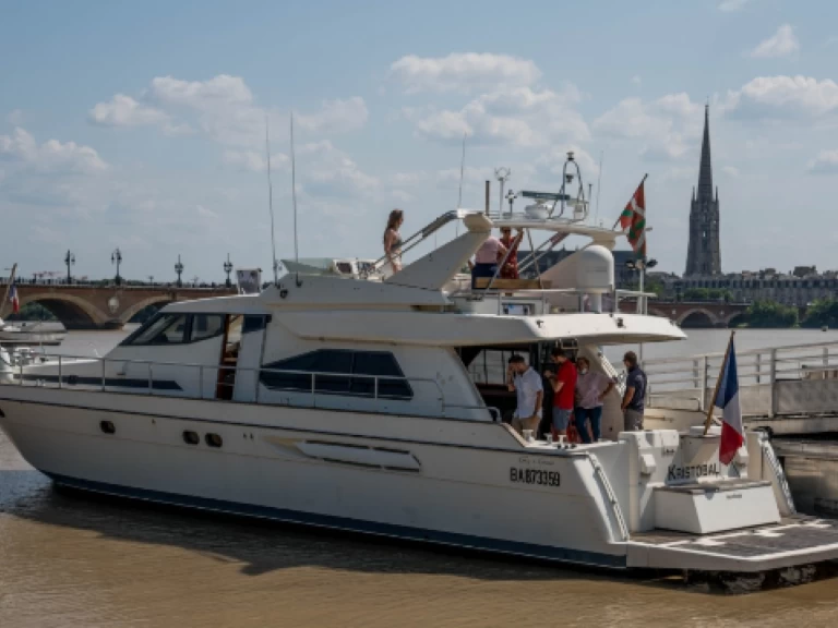 Hire a Guy Couach Guy Couach 1900 Bordeaux