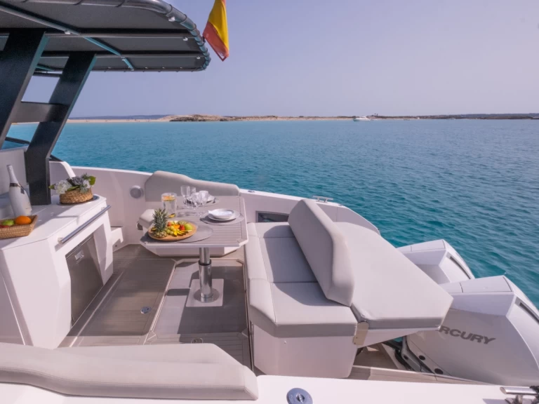 Charter a Pardo Yachts Pardo 38 in Ibiza Town on Samboat