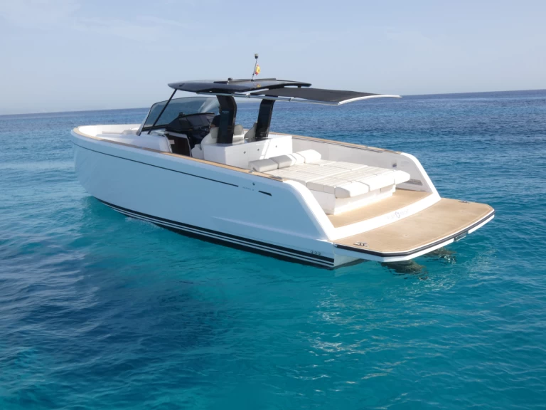 Hire Motorboat Pardo Yachts with a boat licence
