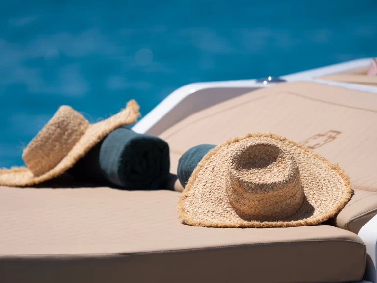 Yacht charter Ibiza Town - House of Hütter  Moneypenny on SamBoat