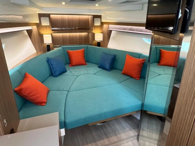 Yacht charter Ibiza Town - FIM 340 REGINA on SamBoat