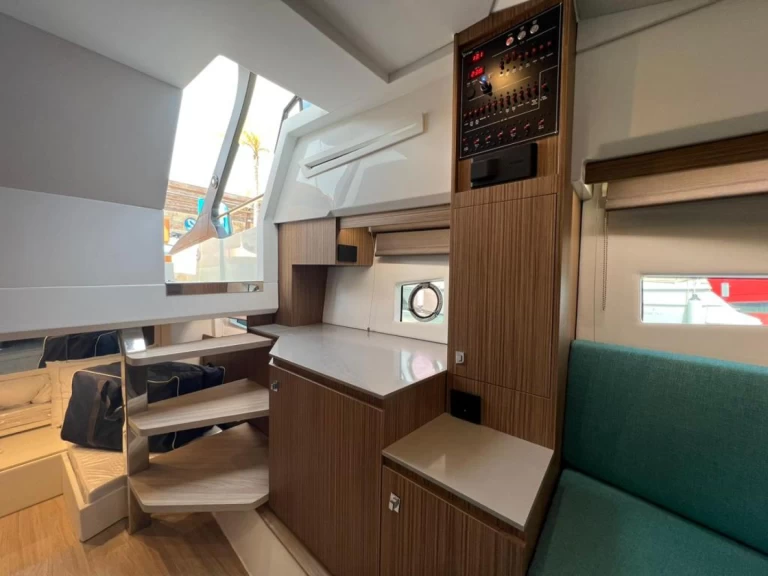 Yacht hire Ibiza Town cheap 340 REGINA