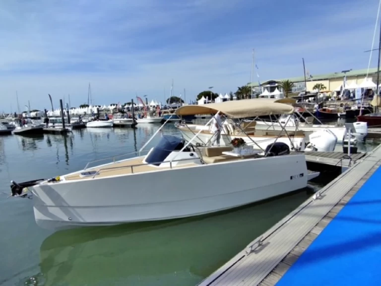 Hire Motorboat Nuva with a boat licence