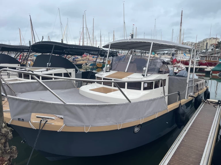 Beacher Beacher V10.2 Croisière charter bareboat or skippered in  Port d'Arcachon