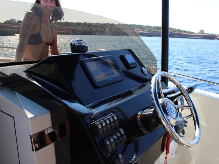 Motorboat to hire Sant Antoni de Portmany at the best price