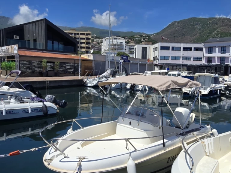 Hire Motorboat with or without skipper Jeanneau Bastia