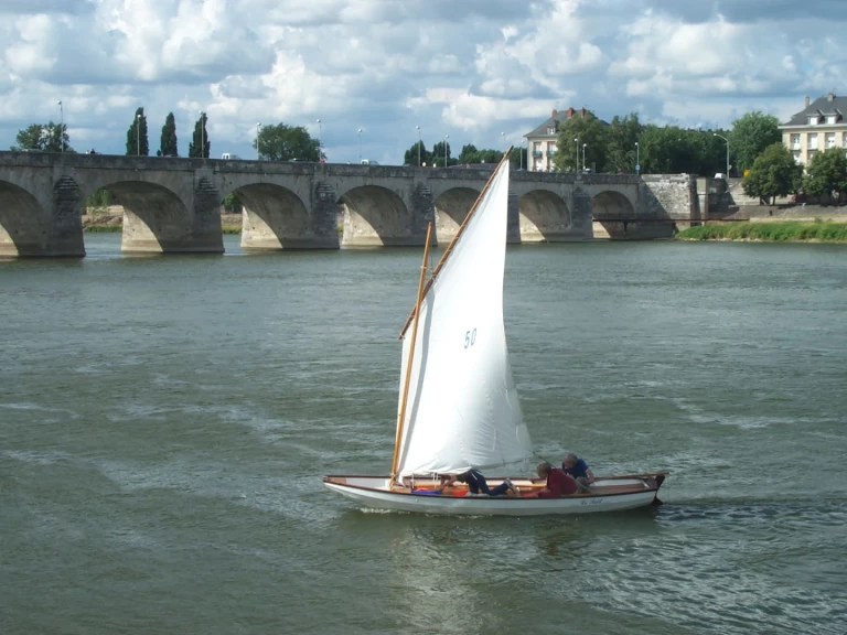 Sailboat to hire Nantes at the best price