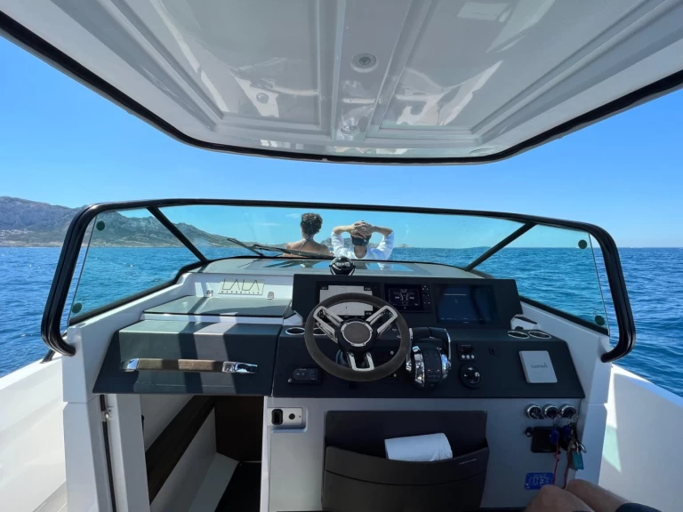 Hire Motorboat Axopar with a boat licence