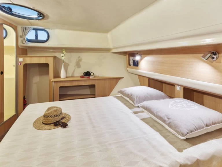 Yacht hire Saint-Nazaire-d'Aude cheap Sixto