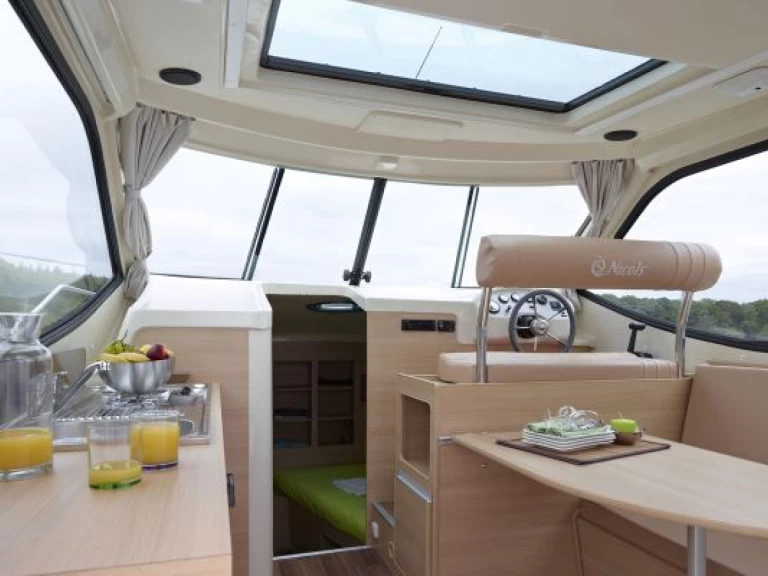 Charter a Sedan Primo in Joigny on Samboat