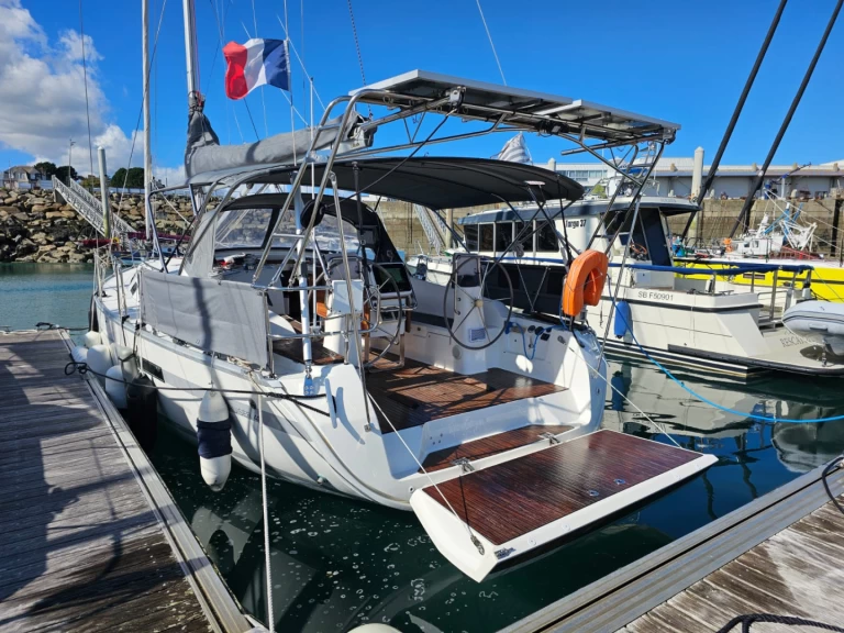 Sailboat hire in Toulon - Bavaria Bavaria 40 Cruiser