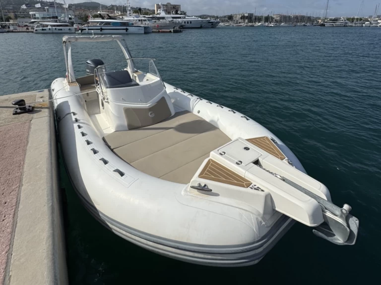 RIB hire in Golfe-Juan - Capelli Tempest 850 Open