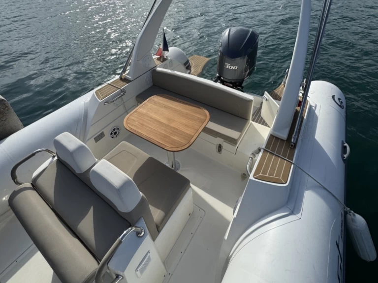 Hire RIB Capelli with a boat licence