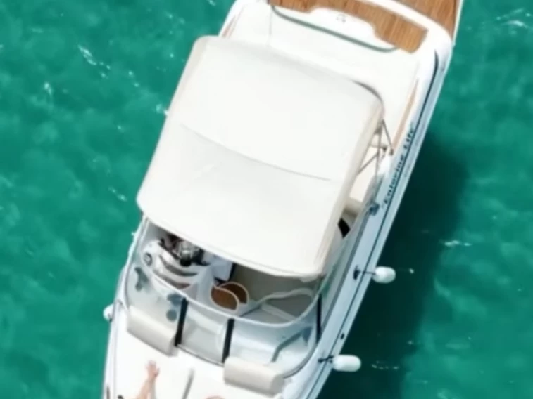 Yacht charter Otranto - Chris Craft Chris Craft 240 Cuddy Cabin on SamBoat