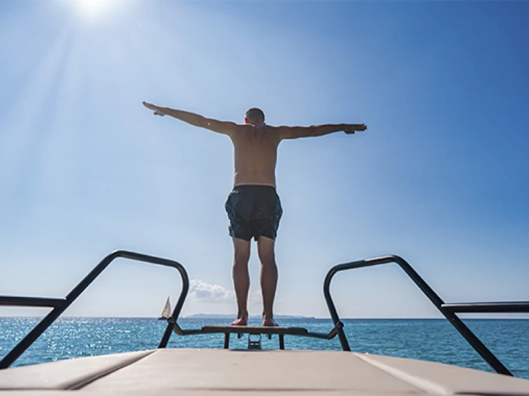 Hire Motorboat Quicksilver with a boat licence