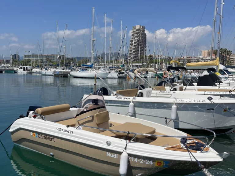 Hire Motorboat Mareti with a boat licence