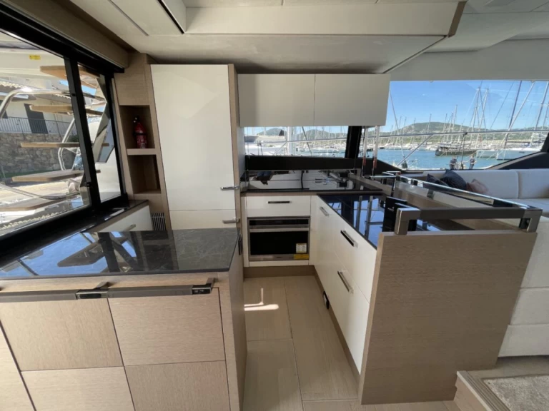 Yacht hire Port des Marines de Cogolin cheap 630