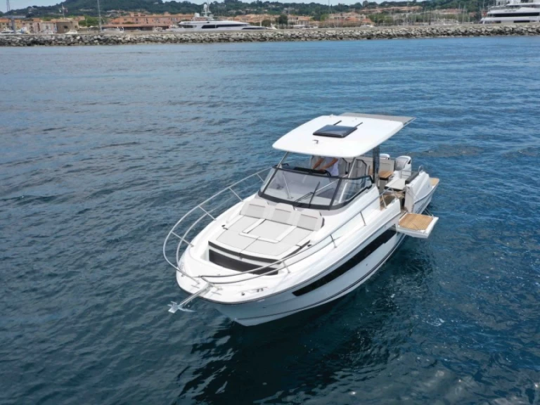 Yacht charter Port des Marines de Cogolin - Jeanneau Cap Camarat 10.5 WA on SamBoat