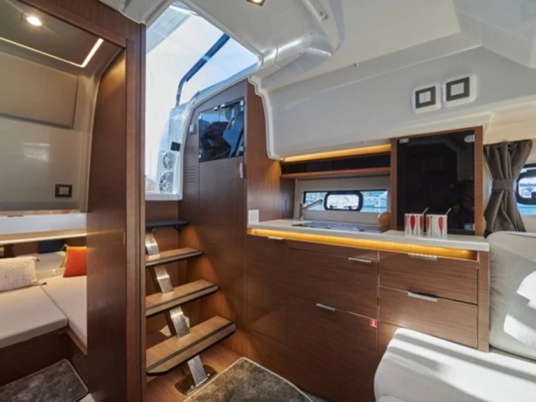 Hire Motorboat with or without skipper Jeanneau Port des Marines de Cogolin