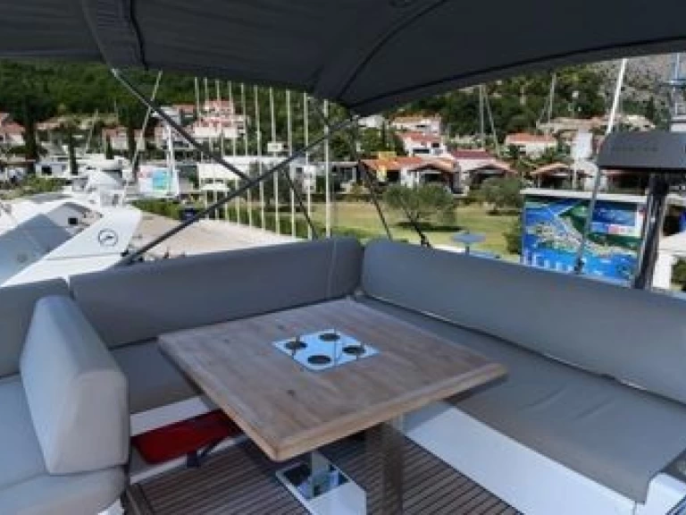 Hire a Jeanneau Prestige 590 Budva