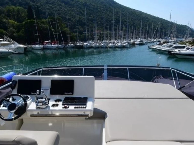Yacht hire Budva cheap Prestige 590