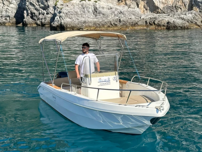 Motorboat to hire Vietri sul Mare at the best price