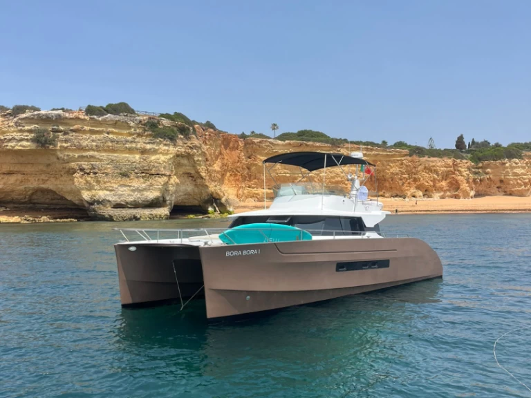 Hire Luxury Yacht Fountaine Pajot with a boat licence