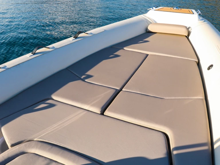 Hire a Lomac Turismo 7.0 La Trinité-sur-Mer