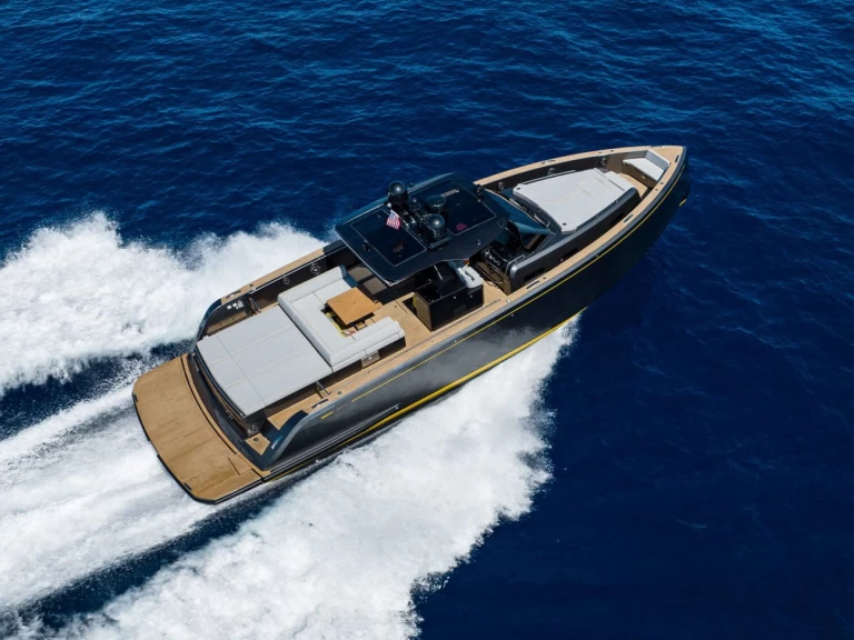 Charter a Pardo Yachts 50 in Port de Saint Tropez on Samboat