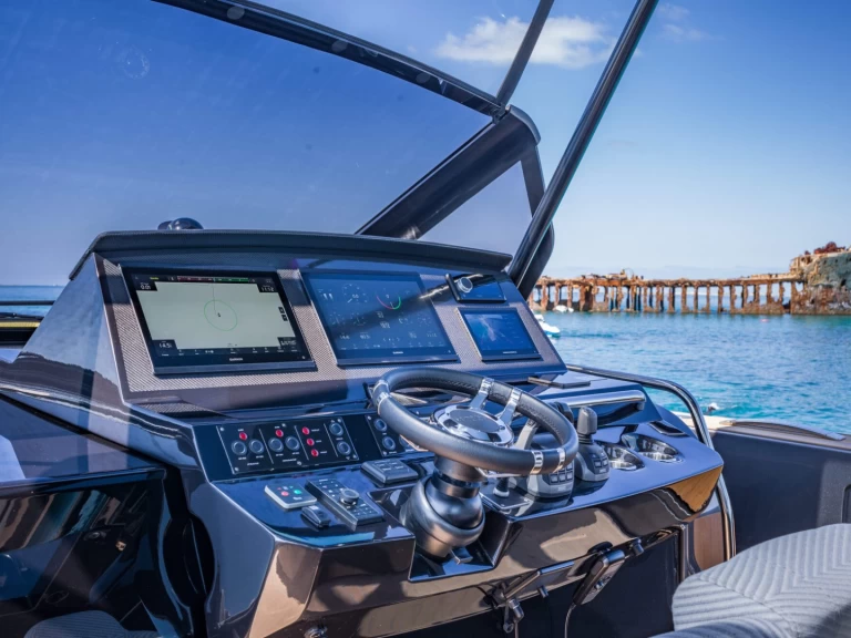 Yacht hire Port de Saint Tropez cheap 50