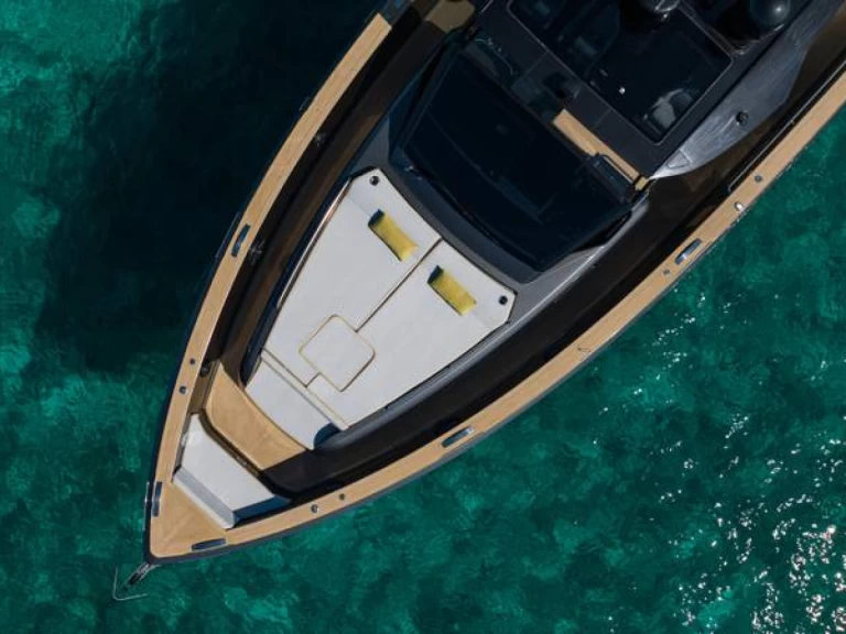 Charter a Pardo Yachts 50 in Port de Saint Tropez on Samboat