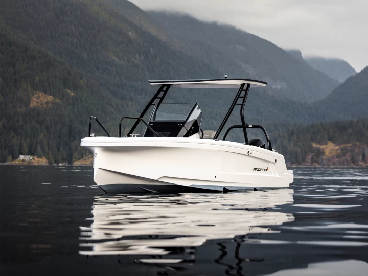 Hire Motorboat Axopar with a boat licence