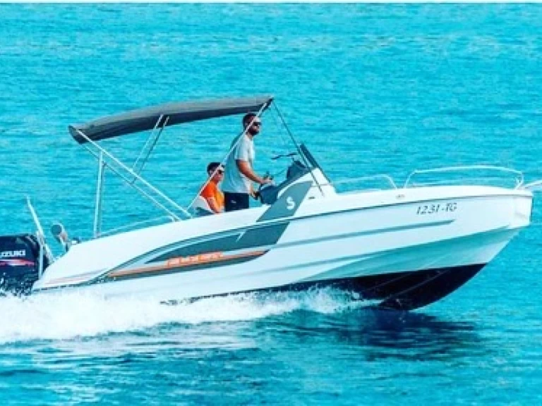 Charter a Bénéteau Flyer 6.6 SPACEdeck in Trogir on Samboat