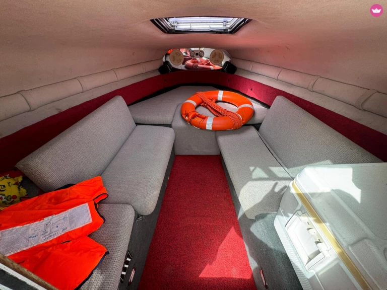 Charter a Crownline Crownline 225 CCR in Palermo on Samboat