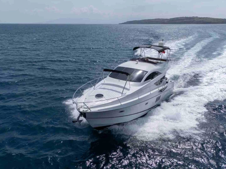Yacht hire Torba cheap Numarine  55