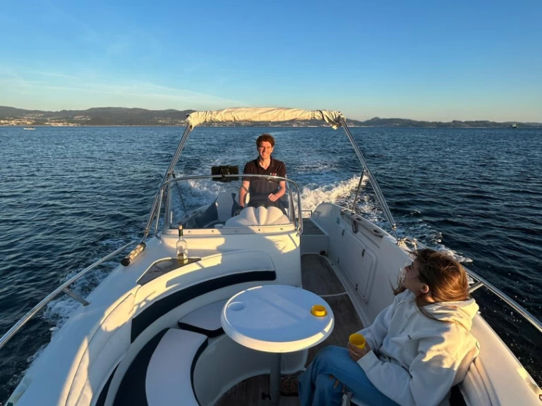 Yacht hire Porto Deportivo Sanxenxo cheap Quicksilver 600 Commander