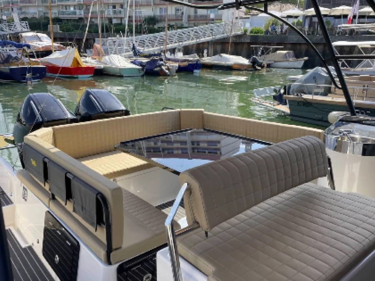 Charter a Beacher Beacher V10.2 Croisière in Grand Piquey on Samboat