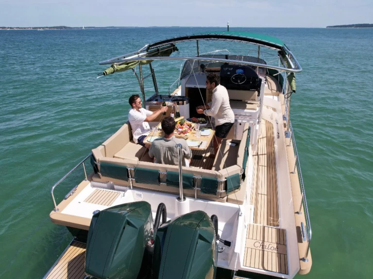 Motorboat to hire Grand Piquey at the best price