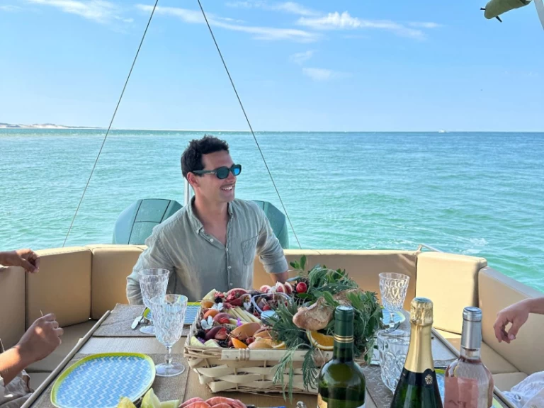 Beacher Beacher V10.2 Croisière charter bareboat or skippered in  Grand Piquey