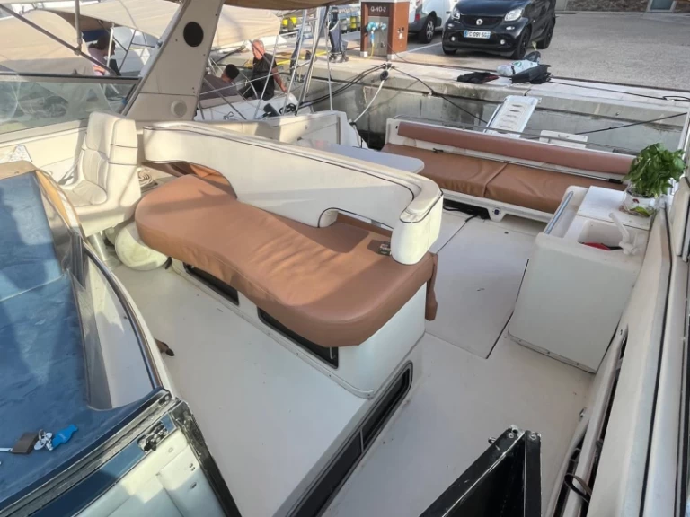 Sea Ray Sea Ray 420 Sundancer charter bareboat or skippered in  Cannes