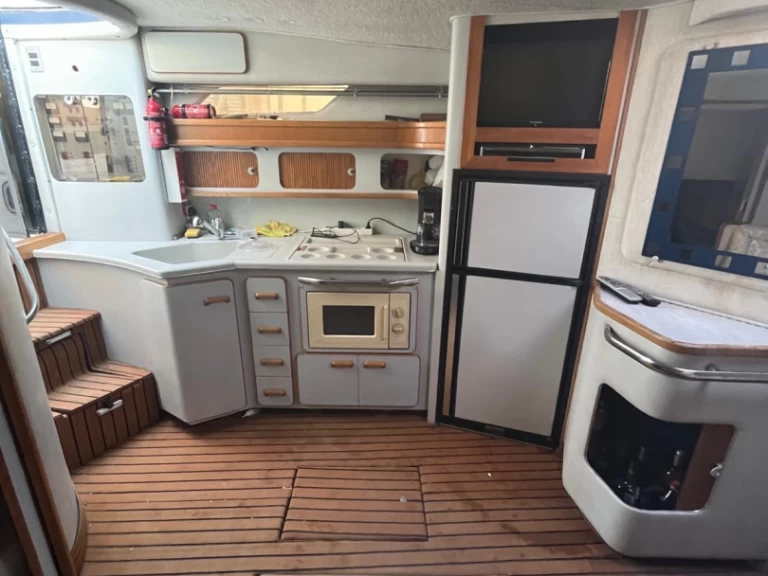 Hire a Sea Ray Sea Ray 420 Sundancer Cannes