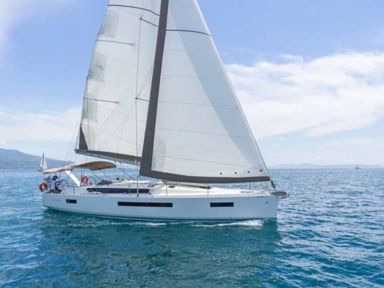 Charter a Jeanneau Sun Odyssey 490 in Lefkáda on Samboat